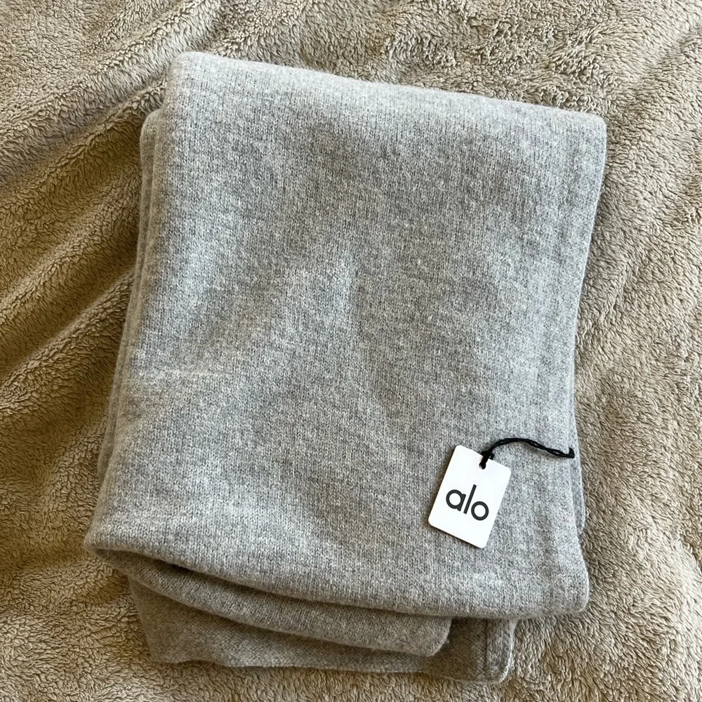 NEW! Alo Merino Wool Oversized Scarf Hazy Heather Grey